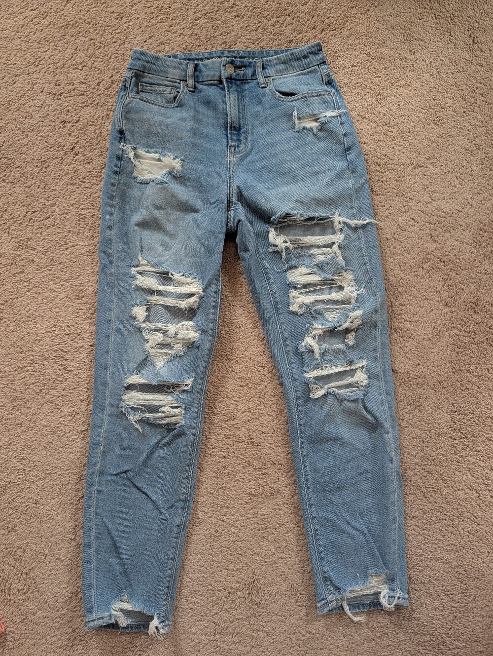 American Eagle Distressed Curvy Mom Jeans - Light Wash Size 4 Regular